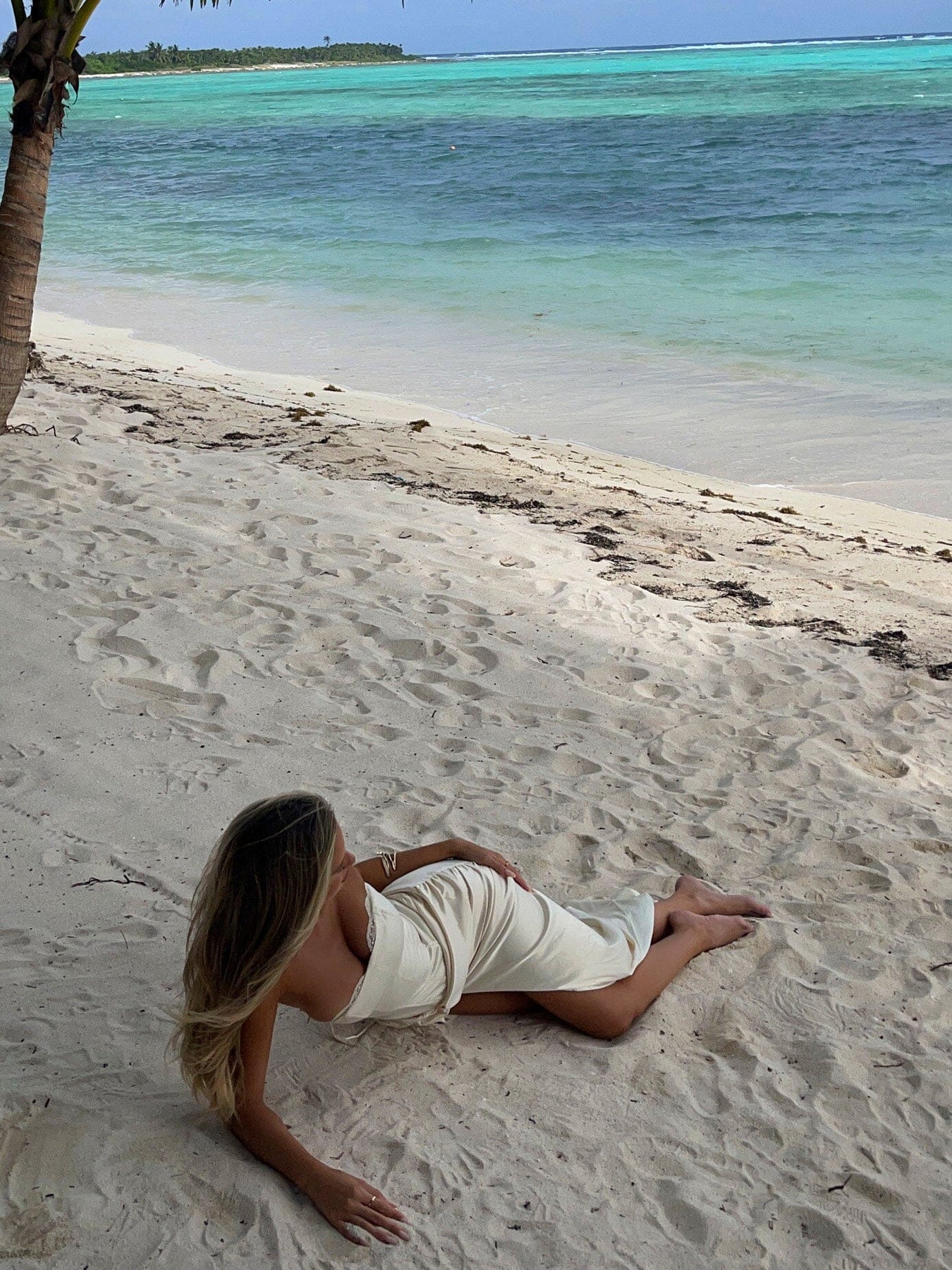 CARMENNE-MAXI-DRESS-IVORY5_5f2f3afb-fbc1-44a5-82e2-c6cda978dbdf_1350x1800-14