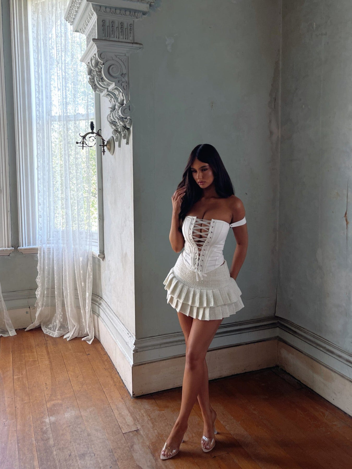 MIRELLECORSETTOPWHITE_QUINTANAMINISKIRTWHITE5_a38246be-31e6-48fe-84e6-9d80727c416e_1350x1800-6