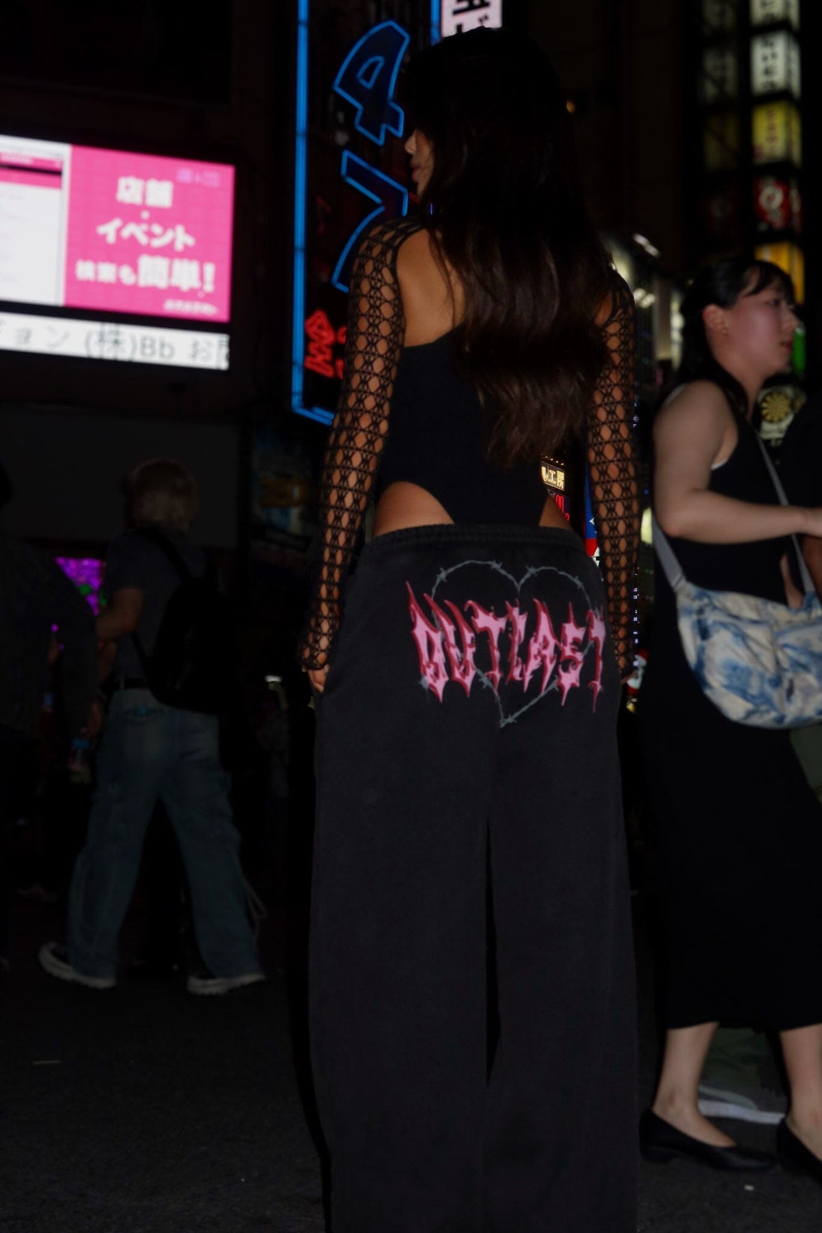 NYACROPPEDHOODIEBLACK_NYASWEATPANTBLACK_BODYSUIT5_1350x1800-2