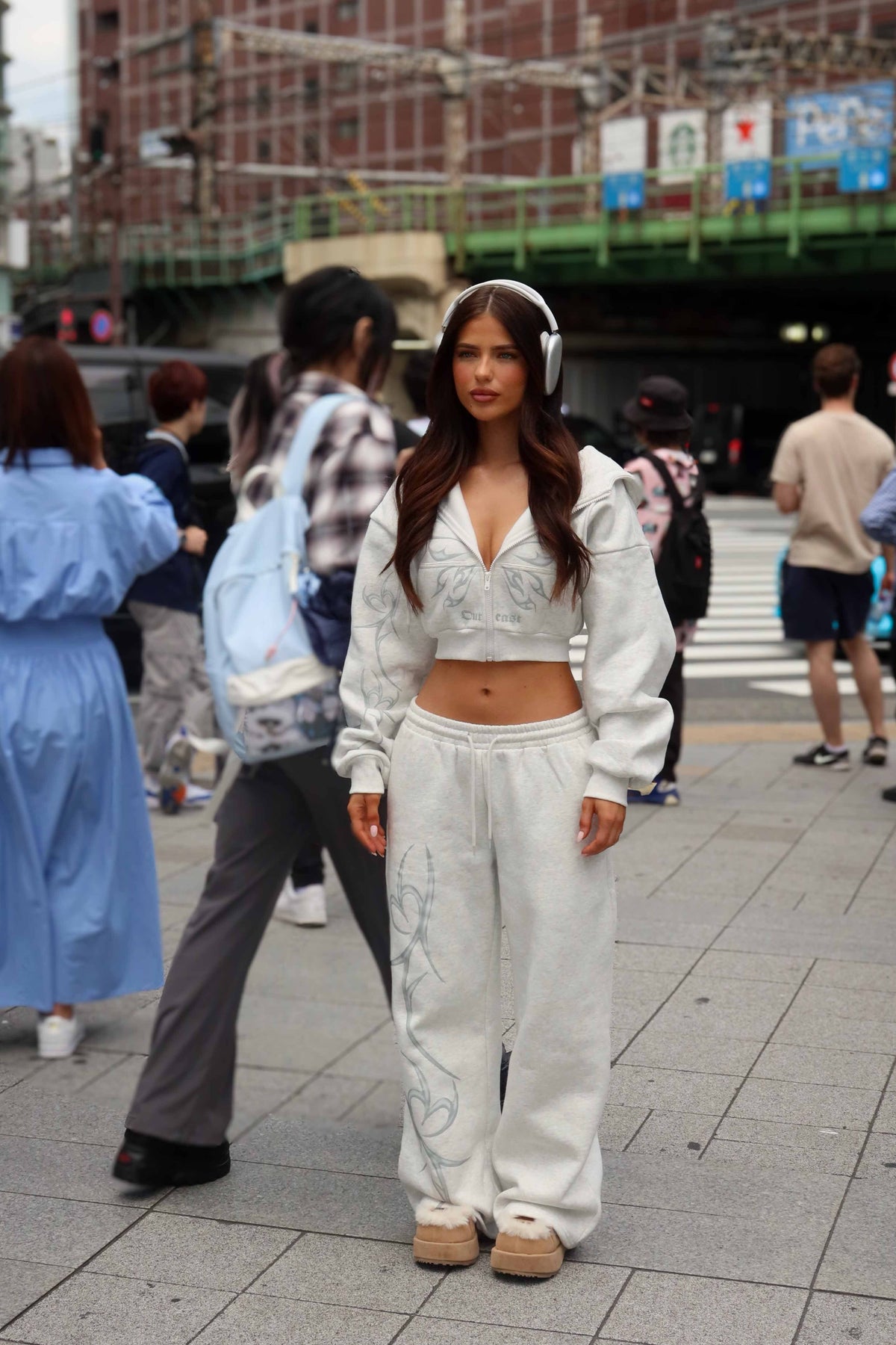 NYACROPPEDHOODIEGREY_NYASWEATPANTGREY1_93b0d38d-8a41-4474-90fd-5dce35855fdf_1350x1800-8