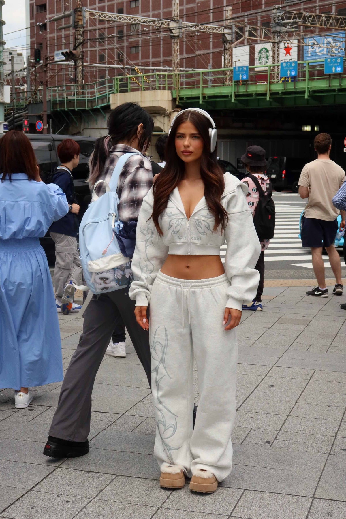 NYACROPPEDHOODIEGREY_NYASWEATPANTGREY7_9e1a72d3-8cdb-406e-a297-4bad4e4c4cee_1350x1800-8