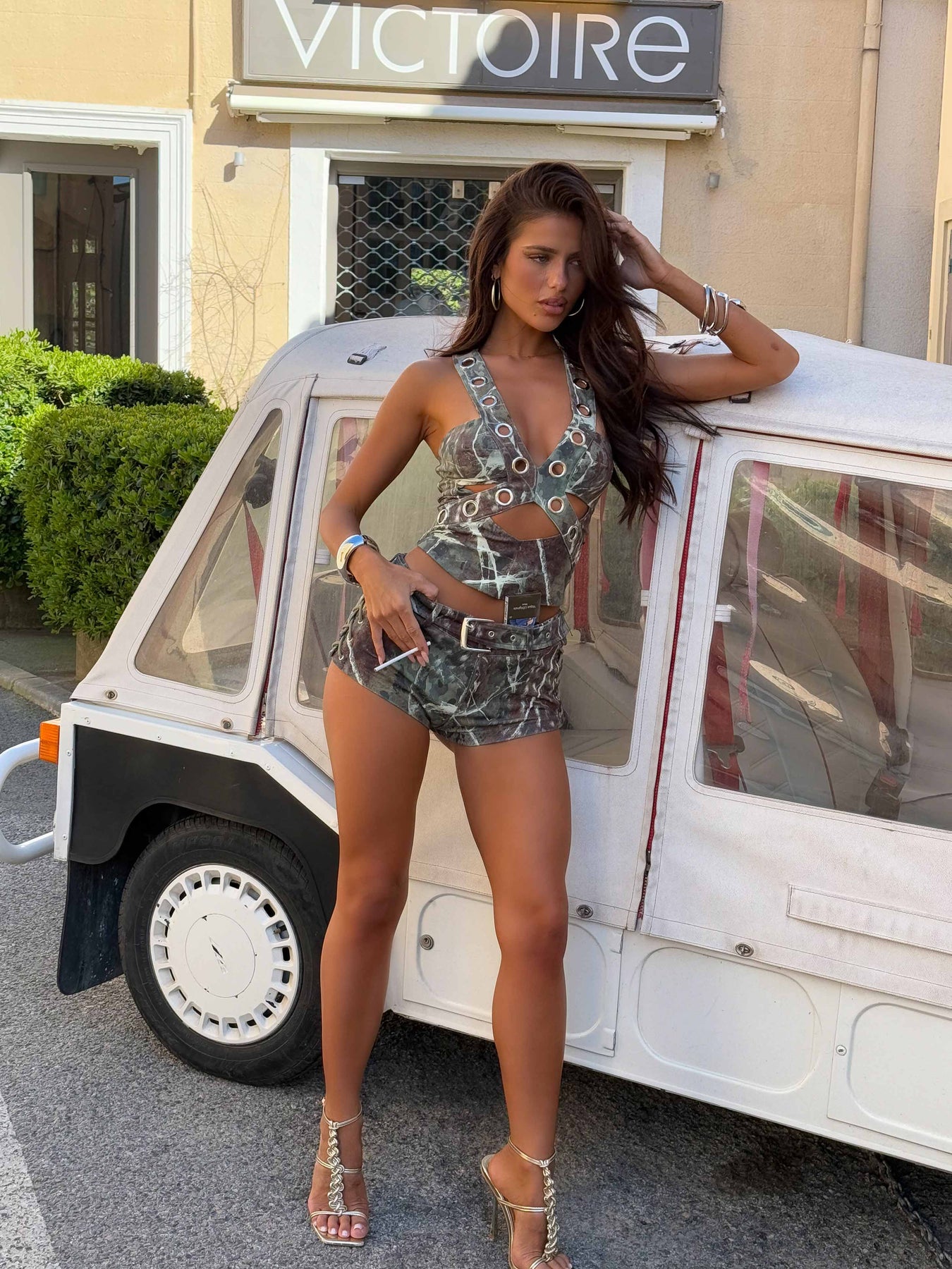 OLIVIAE-TOP-_-SHORTS-HUNTER1_94cf435d-8322-4a09-8065-9fa0f0e7fcf4_1350x1800-4